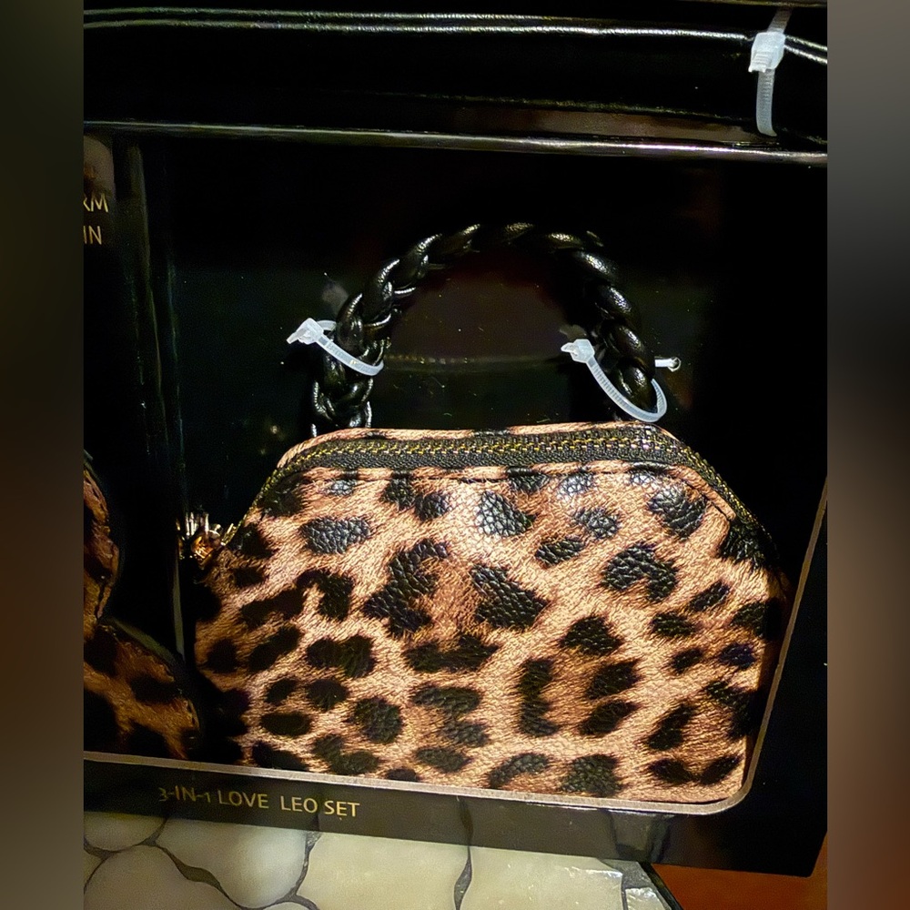 House of Harlow 1960 NWT Leopard Print Wristlet Purse Key Chain Set (P212) - Picture 3 of 7